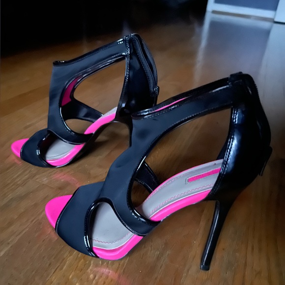 Like new BCBG Paris “Aindie” heels - Picture 3 of 6